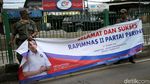 Satpol PP Turunkan Spanduk Gerindra-PD-Perindo di Cempaka Putih