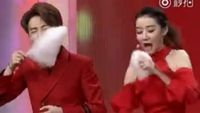 Aksi Kocak Wanita Makan <i>Cotton Candy</i> Bikin Netizen Heboh