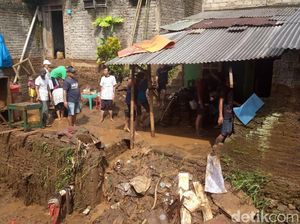 6 Motor Hanyut dan 97 Rumah Terendam di Cimenyan Bandung
