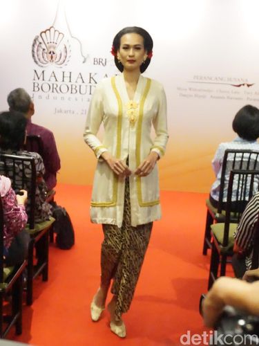 Kolaborasi Batik dan Sendra Tari di Mahakarya Borobudur 2018 