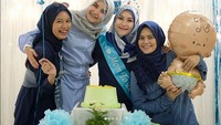 Baby shower ini adalah kejutan dari kerabat dekat Zaskia Adya Mecca. Foto: Dok. Instagram/zaskiadyamecca