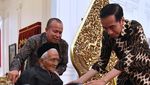 Foto: Hangat Pertemuan Jokowi dengan Nyak Sandang