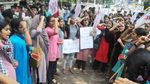 Foto: Payudara Disamakan dengan Semangka, Wanita India Demo