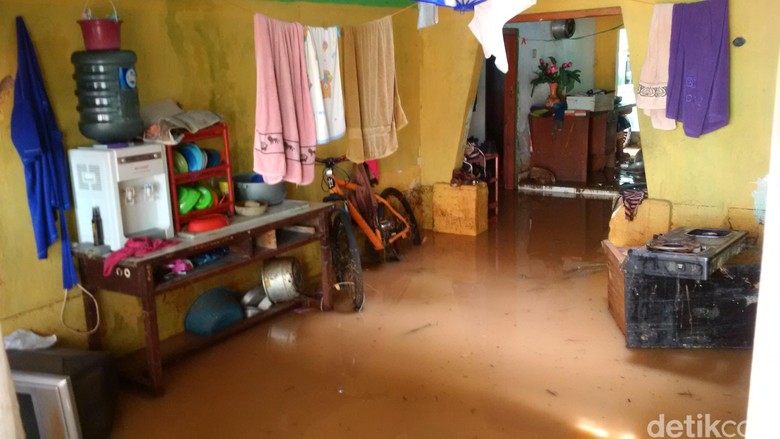 Banjir Bandang di Bandung, Pakar: Dampak Alih Fungsi Lahan KBU Banjir Bandang di Bandung, Pakar: Dampak Alih Fungsi Lahan KBU