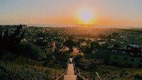 Ssstt... Tangga ini juga jadi tempat terbaik untuk melihat sunset di langit San Francisco lho! (majean/Instagram)