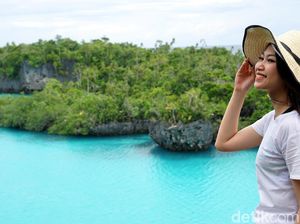 Foto: Pramugari Cantik dan Indahnya Pulau Bair