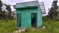Sebuah bangunan dibiarkan rusak.