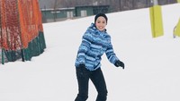 Kisah cinta Hafizh dengan Suzana seperti cerita televisi. Pada awalnya Hafizh hanya me-like foto Suzana di media sosial, tapi setelah beberapa waktu dia mulai beranikan menyapanya. Siapa sangka, Suzana ternyata memberi respons. (Instagram @@suzanamnf)