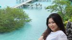 Foto: Pramugari Cantik dan Indahnya Pulau Bair