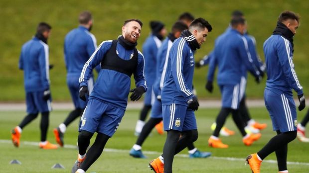 Nicolas Otamendi berlatih dengan timnas Argentina dalam persiapan jelang laga ekshibisi.