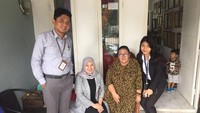 Suasana penyerahan sumbangan imbalan Java Jazz dari Elek Yo Band (Foto: Facebook Sri Mulyani)