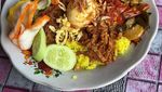 Sedap! Makan Siang dengan 10 Nasi Kuning Berlauk Komplet dari Netizen