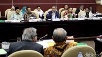 Ketua MPR Zulkifli Hasan memimpin langsung rapat.