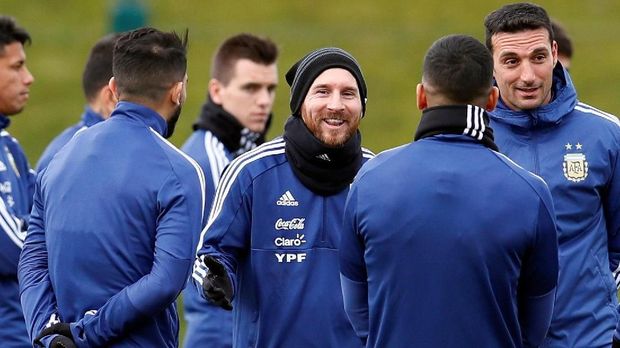 Lionel Messi ikut berlatih bersama rekan setim dalam persiapan tim lawan Italia dan Spanyol.