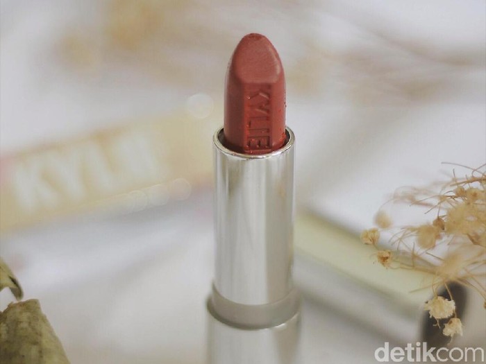 Review lipstick kylie jenner silver series