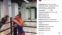 Bridget menyebut olahraga boxing bisa mengatasi jet lag. (Foto: instagram/Bridget Malcolm)