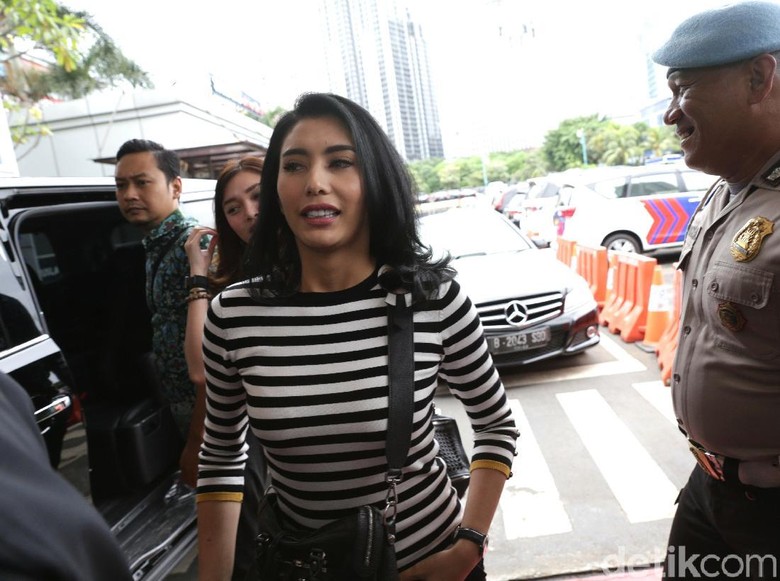 Masih Bareng Tyas Mirasih, Amandine Diyakini Tersiksa Pindah-pindah Pengasuh Masih Bareng Tyas Mirasih, Amandine Diyakini Tersiksa Pindah-pindah Pengasuh