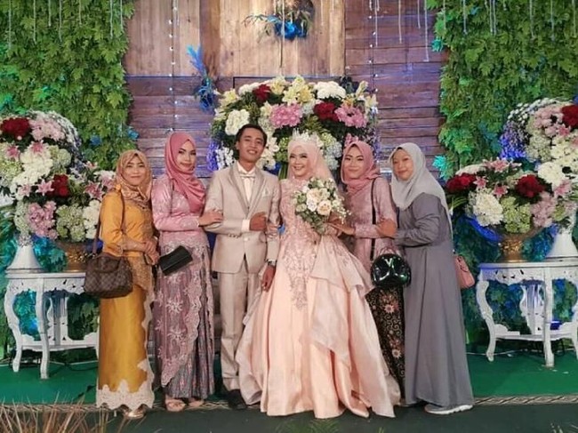 Mereka adalah Chairun Nisya Aziz dan Joko Widodo yang melangsungkan pernikahan di Bangkalan, Madura pada Minggu (18/3/2018) Foto: Instagram