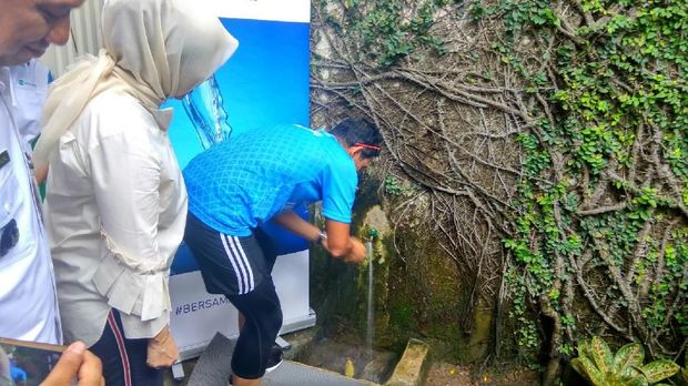  Sandiaga mengaku rumahnya baru menggunakan air PAM.