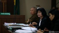 Dalam perkara ini, Antonius Tonny Budiono didakwa menerima suap Rp 2,3 miliar. Duit suap itu berkaitan dengan sejumlah proyek.
