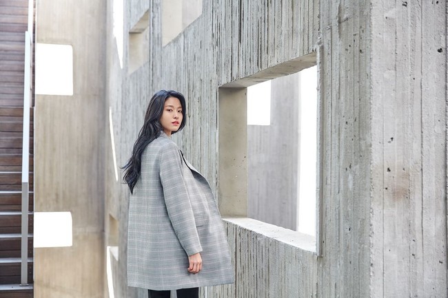 Seolhyun dan management AOA sangat geram atas kejadian ini. Si pelaku yang belum diketahui identitasnya itu hanya mengambil bagian kepala penyanyi 23 tahun itu. Foto tersebut pun terlihat palsu karena editan yang tak rapi.  Foto: dok. Instagram