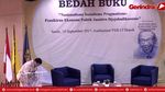 Momen Prabowo Tunjukkan Novel Tentang Indonesia Bubar 2030