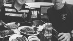 Ini Gaya si Ganteng Brandon Salim Makan Sushi hingga Es Krim
