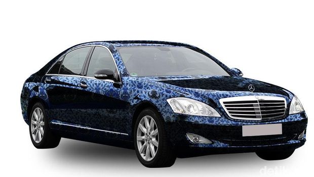 Mobil Mercy Pakai Baju Kopri