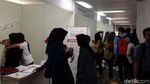 Deretan Gadis Cantik Berburu Kerja di Senayan