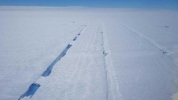 Para ilmuwan dibuat bingun dengan kemunculan pancaran energi mirip sinar kosmis yang muncul di Antartika. Foto: Australia Plus ABC