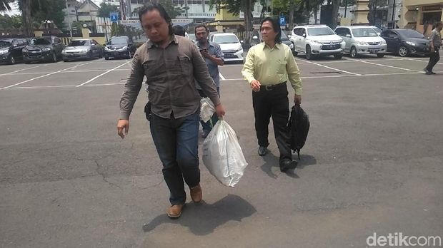 Karung berisi KIP dibawa ke Mapolrestabes Surabaya
