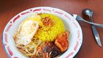 Sedap! Makan Siang dengan 10 Nasi Kuning Berlauk Komplet dari Netizen