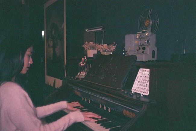 Wanita dengan tinggi 168 cm dan berat 47 kg itu tak hanya memiliki tubuh yang indah, ia pun memiliki bakat seni yang tinggi. Selain bisa bernyanyi dan dace, Seol juga pandai bermain piano. Foto: dok. Instagram