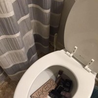 Gara-gara bikin kesal pasangan, wanita ini harus merasakan sedihnya saat makeup hampir terbuang sia-sia. Foto: Twitter