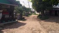 Pemukiman itu ialah Desa Cibatu RT 11 RW 5 Cikarang.