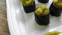 Wanita bernama asli Desak Made Hugheshia Dewi ini sekarang terlihat sangat ramping. Ia jalani pola Diet Kenyang berbasis makanan real food atau yang tidak diolah. Ini sushi roll dengan mayonnaise buatannya. Foto: Instagram hughes.dewi