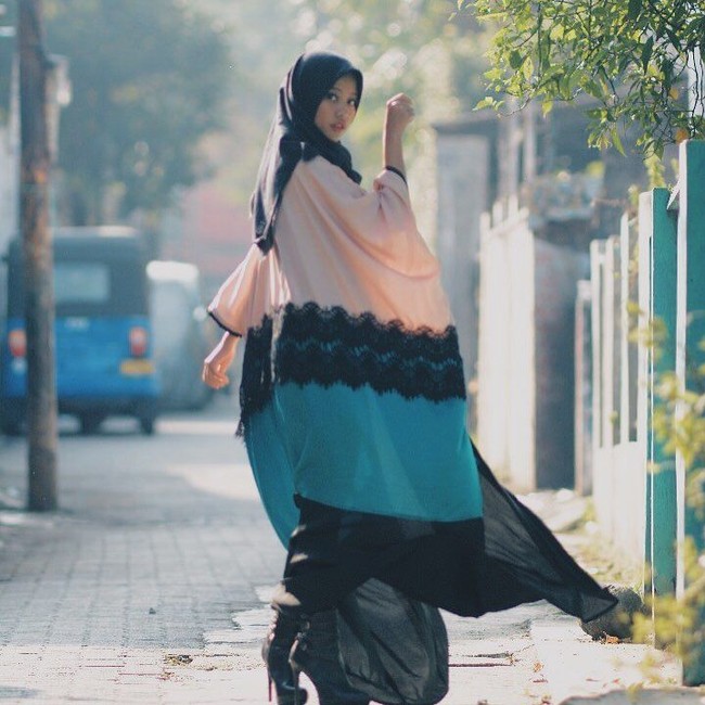 Di tengah ramainya kabar tentang rumah tangga penyanyi Opick, sosok putri Opick Ghaniya Salma ikut menjadi perhatian netizen. Putri sulung Opick ini sering mengunggah foto-foto terbarunya di Instagram. Foto: Instagram/Ghaniyasalma