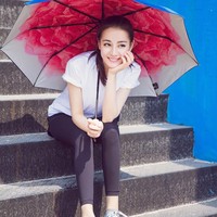 Kepada 182 ribu lebih pengikutnya di Instagram, Dilraba pun terlihat sering tampil mengenakan kaus. Foto: Instagram