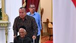 Foto: Hangat Pertemuan Jokowi dengan Nyak Sandang