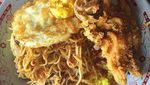 Sedap! Makan Siang dengan 10 Nasi Kuning Berlauk Komplet dari Netizen
