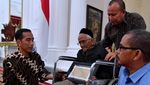 Foto: Hangat Pertemuan Jokowi dengan Nyak Sandang