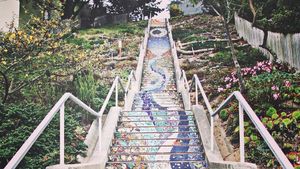 Apa Ini Tangga Mosaik Paling Cantik Sedunia?