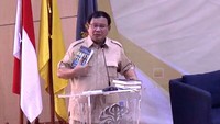 Meski demikian, Gerindra tetap menepis bahwa Prabowo mengutip novel. Nggak, beliau baca sejarah. Beliau tahu, baca buku. Jadi tidak mungkin beliau (memprediksi 2030) hanya karena fiksi itu, ujar Waketum Gerindra Edhy Prabowo