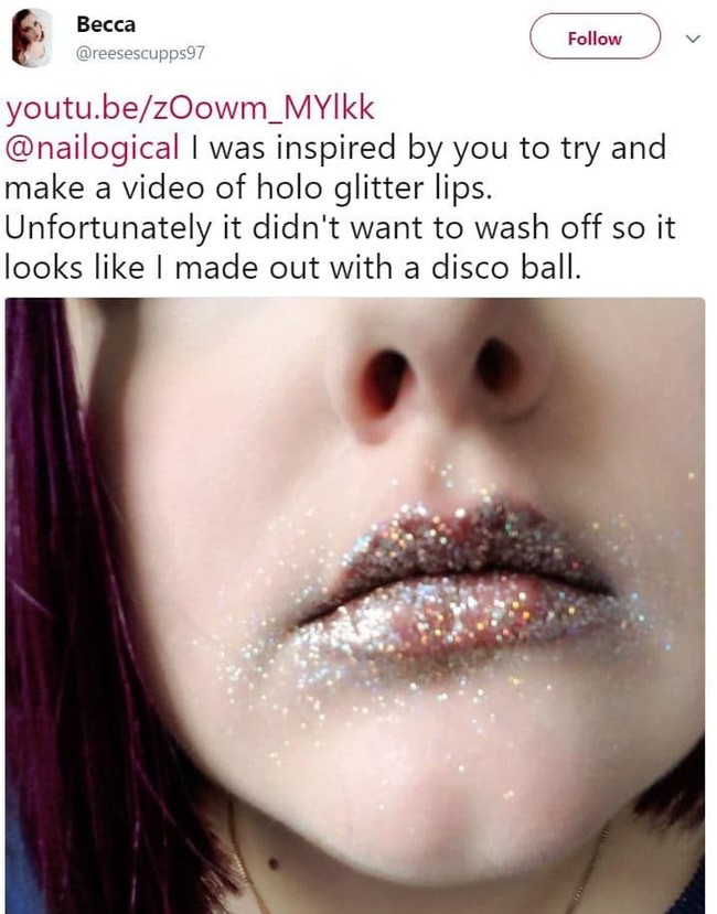 Hasil coba-coba makeup kadang tak selalu seindah video tutorial di YouTube. Wanita ini harus kerepotan hapus glitter setelah mengikuti tutorial blogger. Foto: Twitter