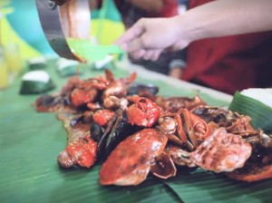 Makan Kepiting Sampai Babak Belur