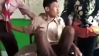 Mulai dari meronta-ronta hingga kaki dinaikkan ke kursi. Foto: Instagram