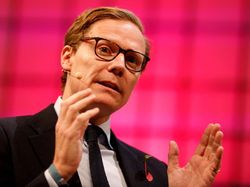 Dua Orang Ini Bikin Facebook dan Zuckerberg Dihantam Krisis