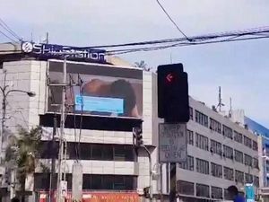 Heboh! Billboard di Jalanan Ramai Filipina Putar Video Porno