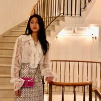 Seolhyun memang memiliki penampilan yang mempesona dengan tubuh tinggi. Sang pengedit foto tampaknya mencari-cari bagian tubuh tanpa busana yang pas untuk bisa disatukan dengan foto kepala Seoulhyun.  Foto: dok. Instagram