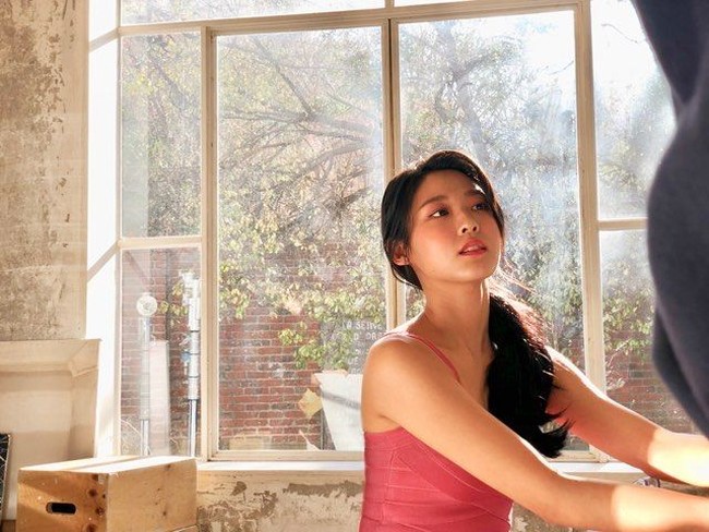 Seolhyun personel grup vokal AOA tengah tertimpa skandal yang mengejutkan. Baru-baru ini, tersebar foto dirinya tanpa busana. Namun ternyata, fotonya tersebut adalah editan dari orang yang tak bertanggung jawab yang kemudian tersebar di media sosial.  Foto: dok. Instagram